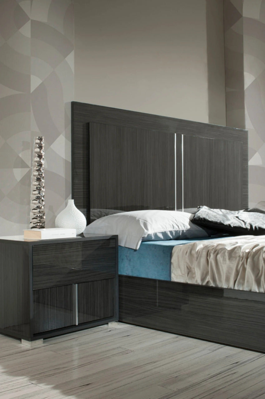 Bedroom Set: Grey lacquer Bedroom Set