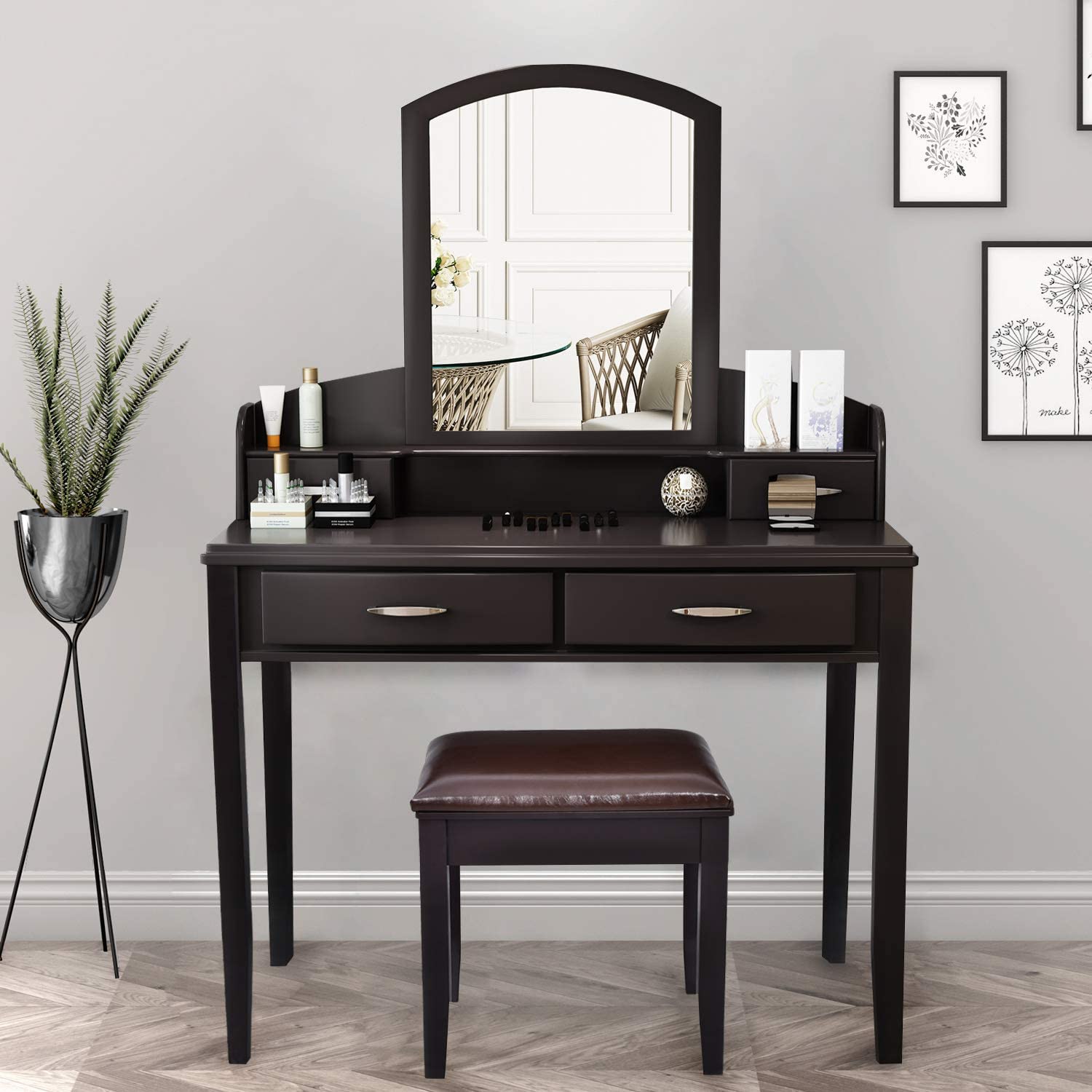 Dressing Table: Drawers and Chair Dressing Table