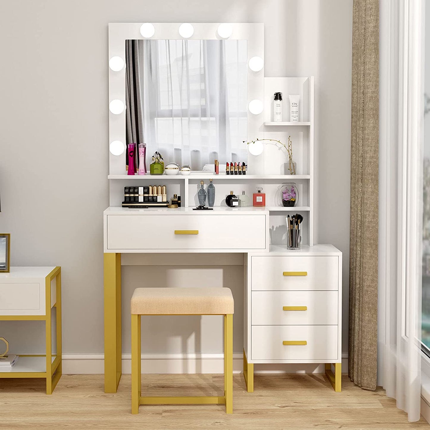 Dressing Table: Lighted Mirror White Dressing Table