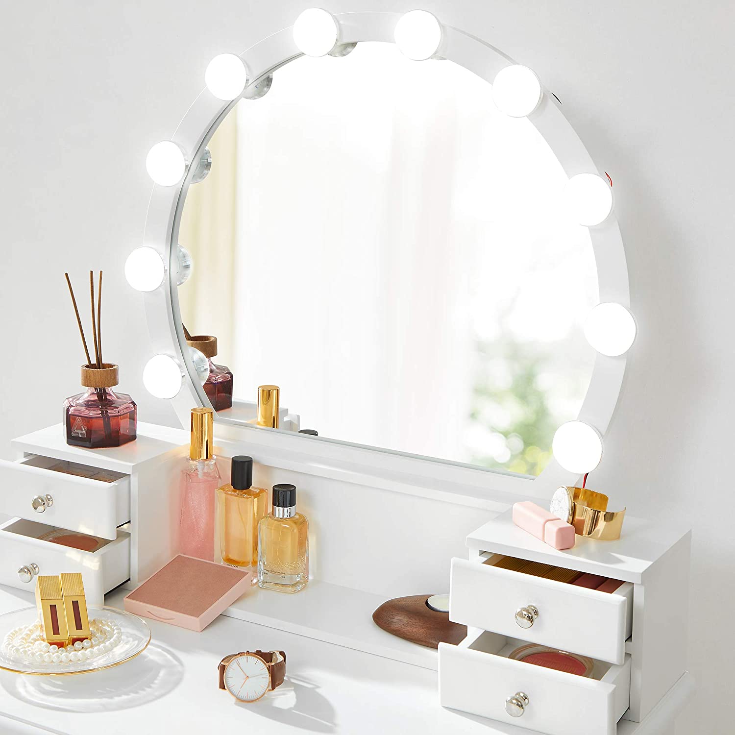 Dressing table 2024 bulb mirror